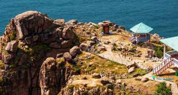 Escape to Paradise: Phu Yen’s Ngoc Island, Nua Island, and Vung Ro Bay 1 Day Tour